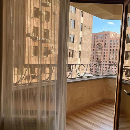 Superior Apt. With Balcony On Aram Street Apartment Yerevan Ngoại thất bức ảnh