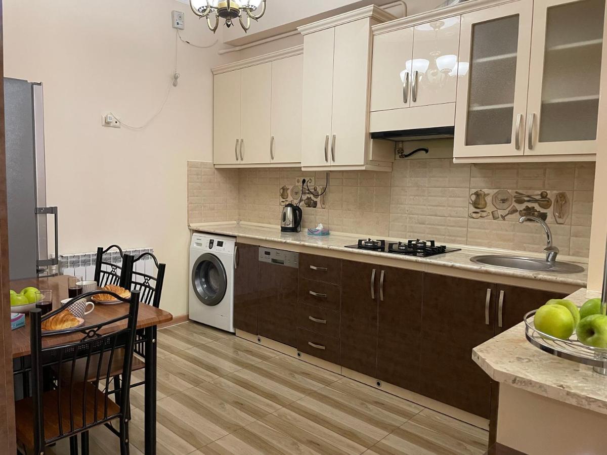 Superior Apt. With Balcony On Aram Street Apartment Yerevan Ngoại thất bức ảnh