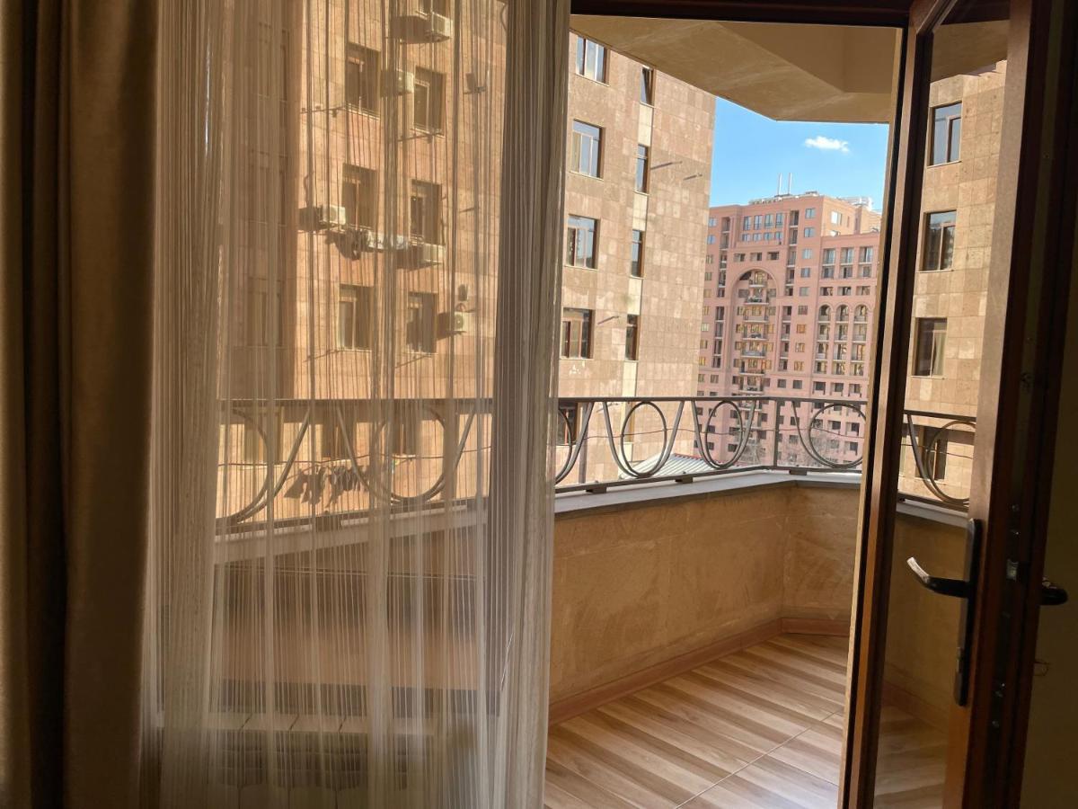 Superior Apt. With Balcony On Aram Street Apartment Yerevan Ngoại thất bức ảnh
