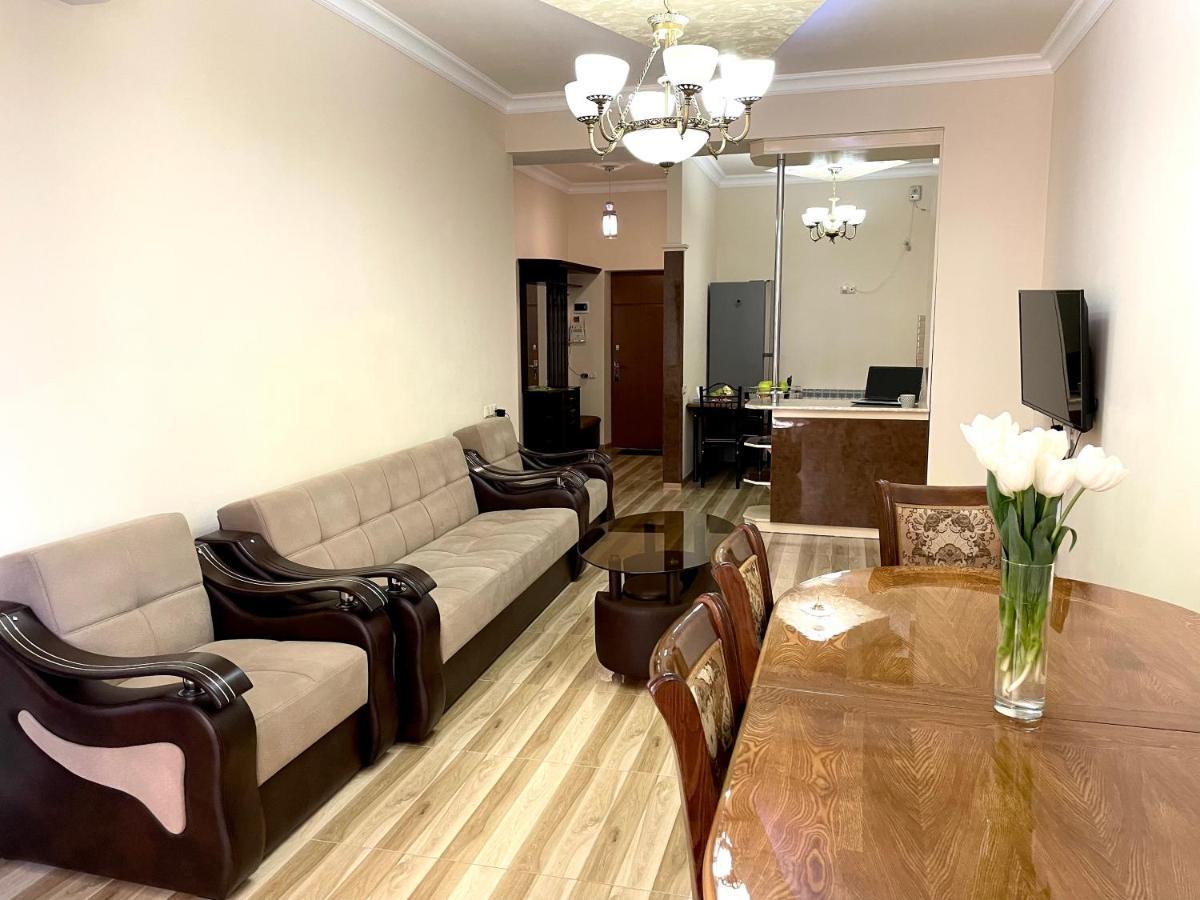 Superior Apt. With Balcony On Aram Street Apartment Yerevan Ngoại thất bức ảnh