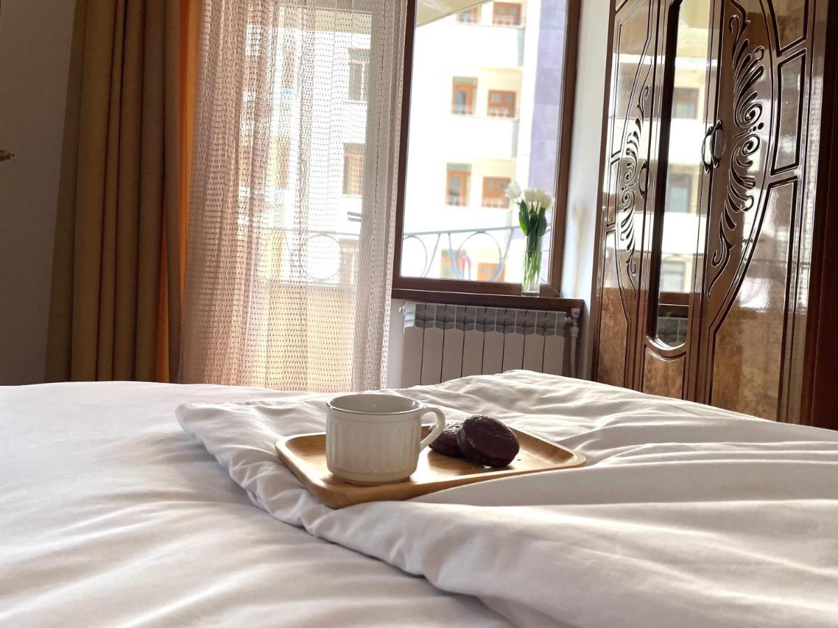 Superior Apt. With Balcony On Aram Street Apartment Yerevan Ngoại thất bức ảnh