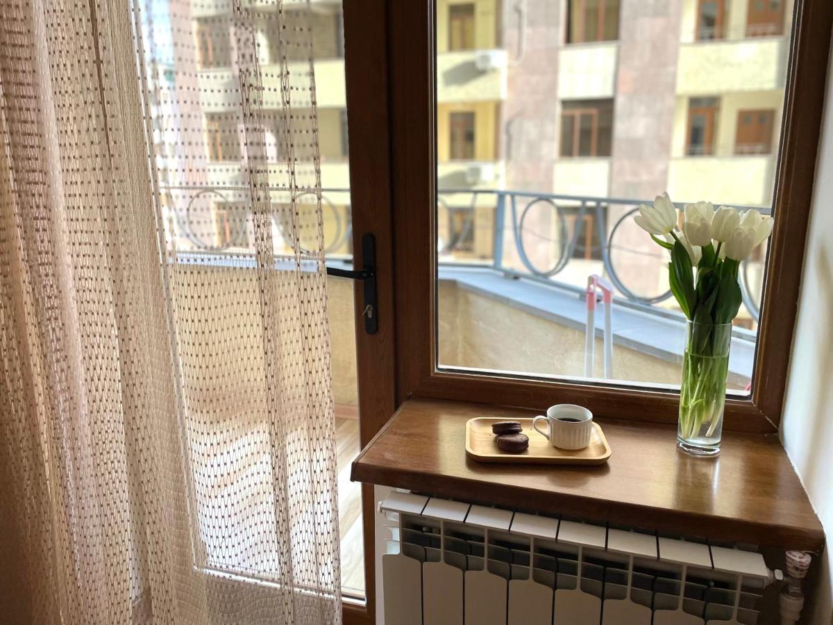 Superior Apt. With Balcony On Aram Street Apartment Yerevan Ngoại thất bức ảnh