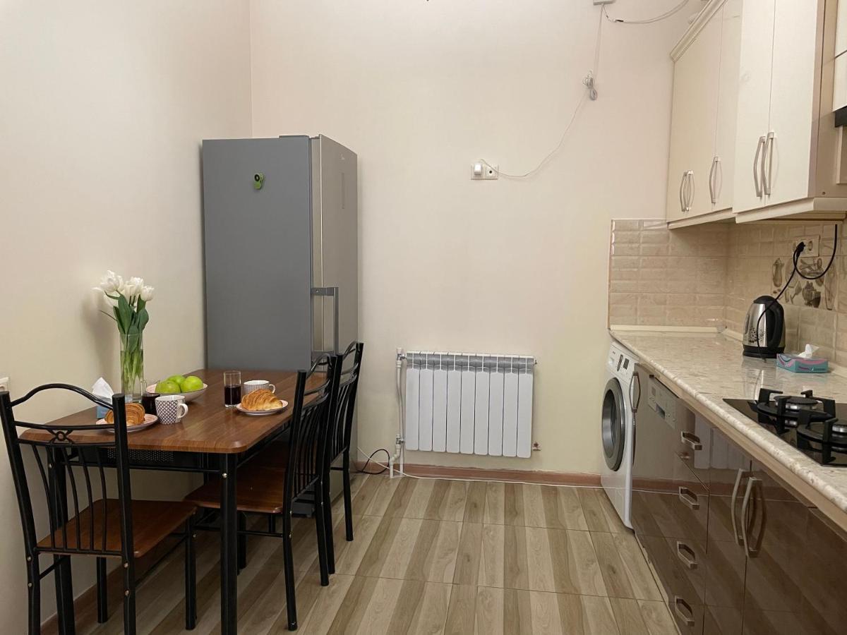 Superior Apt. With Balcony On Aram Street Apartment Yerevan Ngoại thất bức ảnh