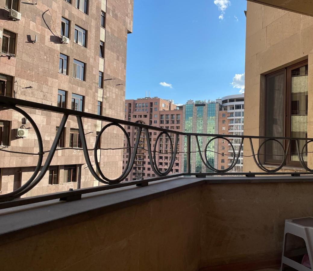 Superior Apt. With Balcony On Aram Street Apartment Yerevan Ngoại thất bức ảnh