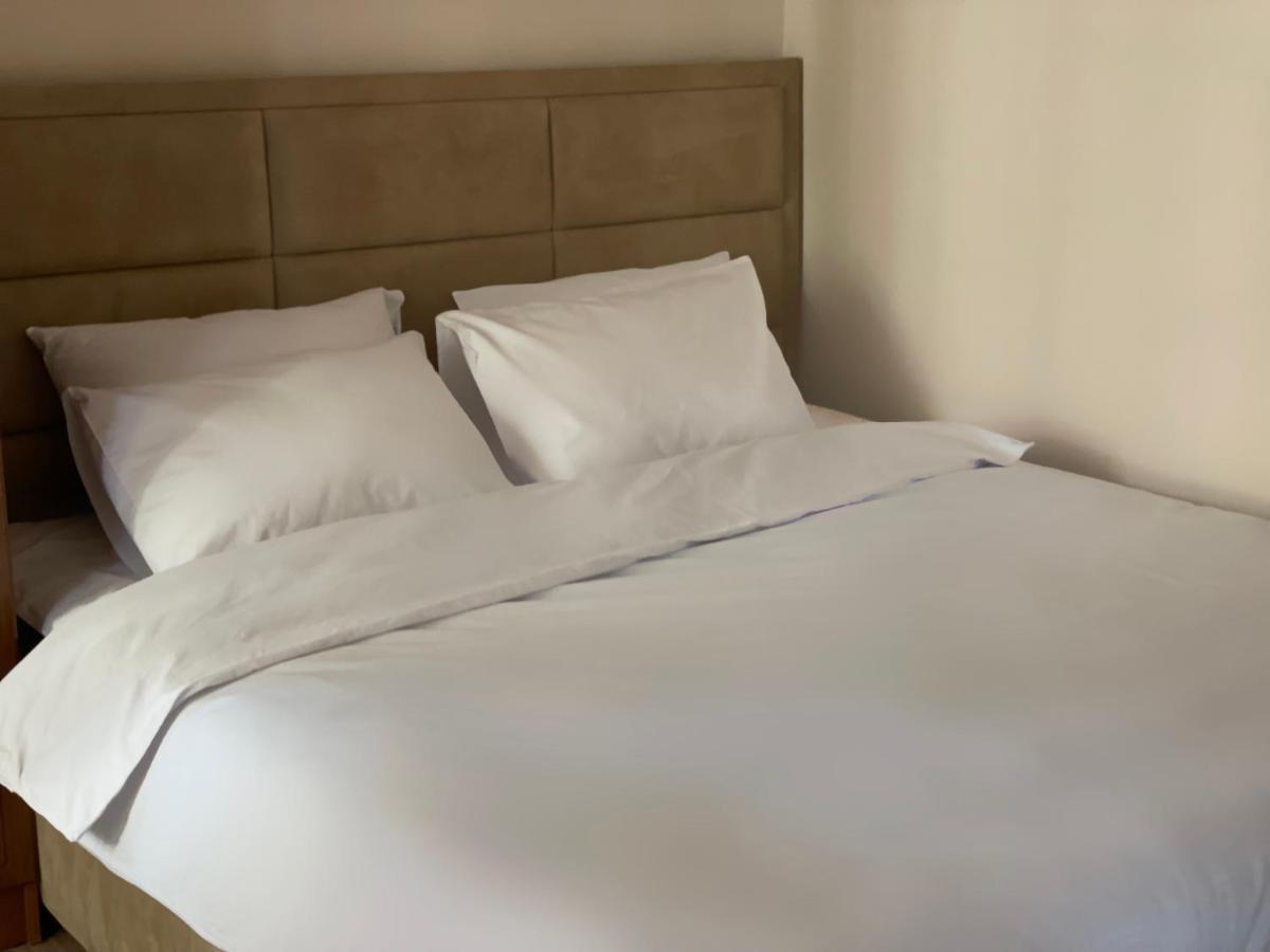 Superior Apt. With Balcony On Aram Street Apartment Yerevan Ngoại thất bức ảnh